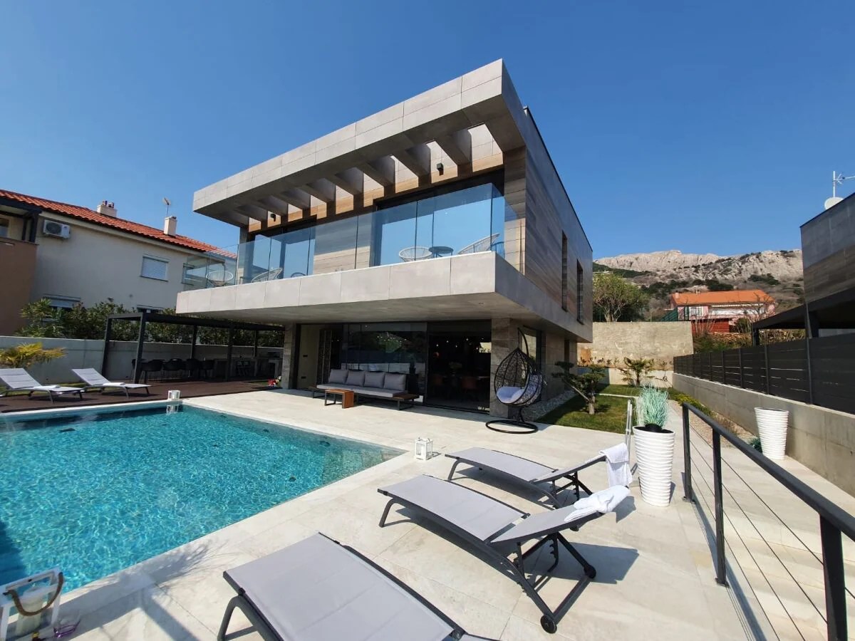 Villa Four-bedroom house with balcony Baška, Krk K-19534