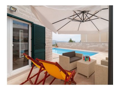 Holiday house Three bedroom house with terrace and sea view Škrip, Brač K-20897 - Outdoor photo 8