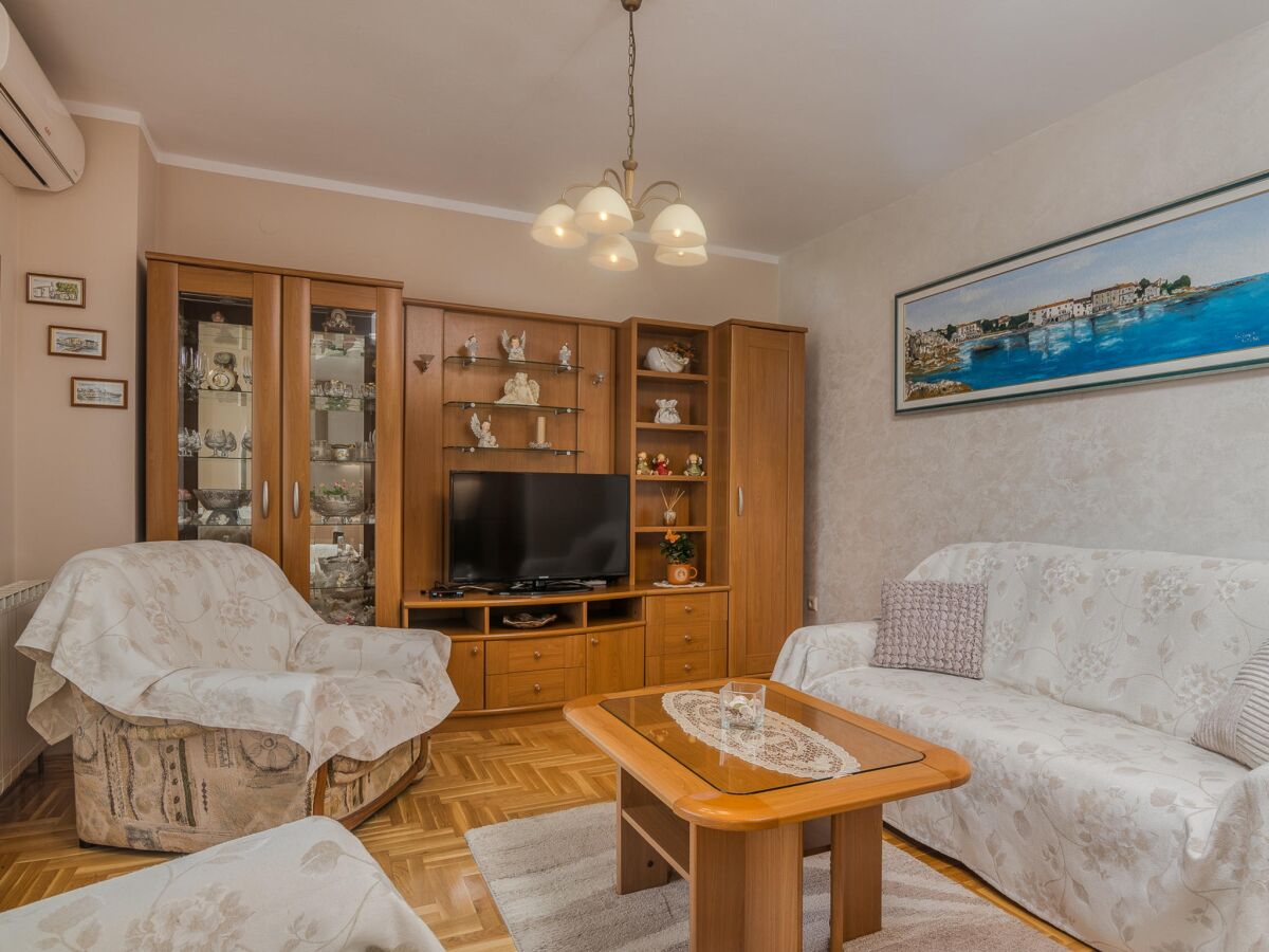 Apartment Two bedroom apartment with terrace and sea view Porat, Krk A-19343-a
