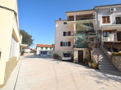 Apartment Two bedroom apartment with terrace and sea view Njivice, Krk A-20905-a in Njivice - Apartment