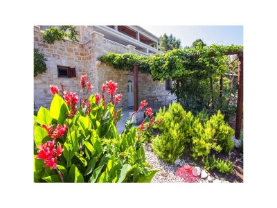 Apartment Two bedroom apartment near beach Cove Skozanje, Hvar A-5713-d - Outdoor photo 8