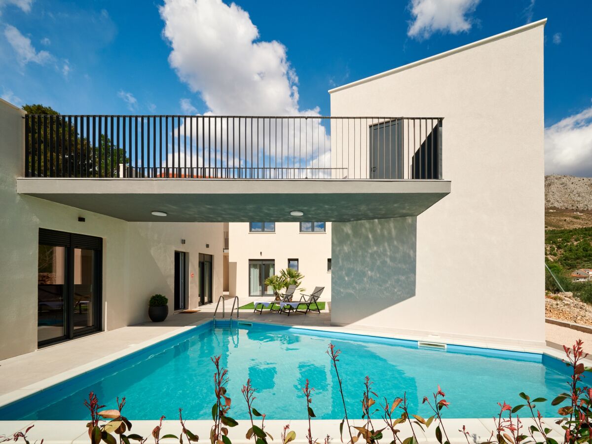 Villa Comfortable and spacious house with terrace and sea view Mali Rat, Omiš K-21548