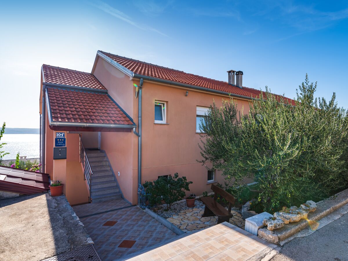 Apartment Three bedroom apartment near beach Maslenica, Novigrad A-21903-a