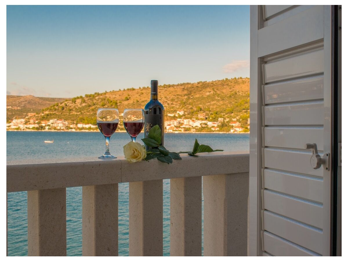 Holiday house Comfortable and spacious house near beach Rogoznica K-22156