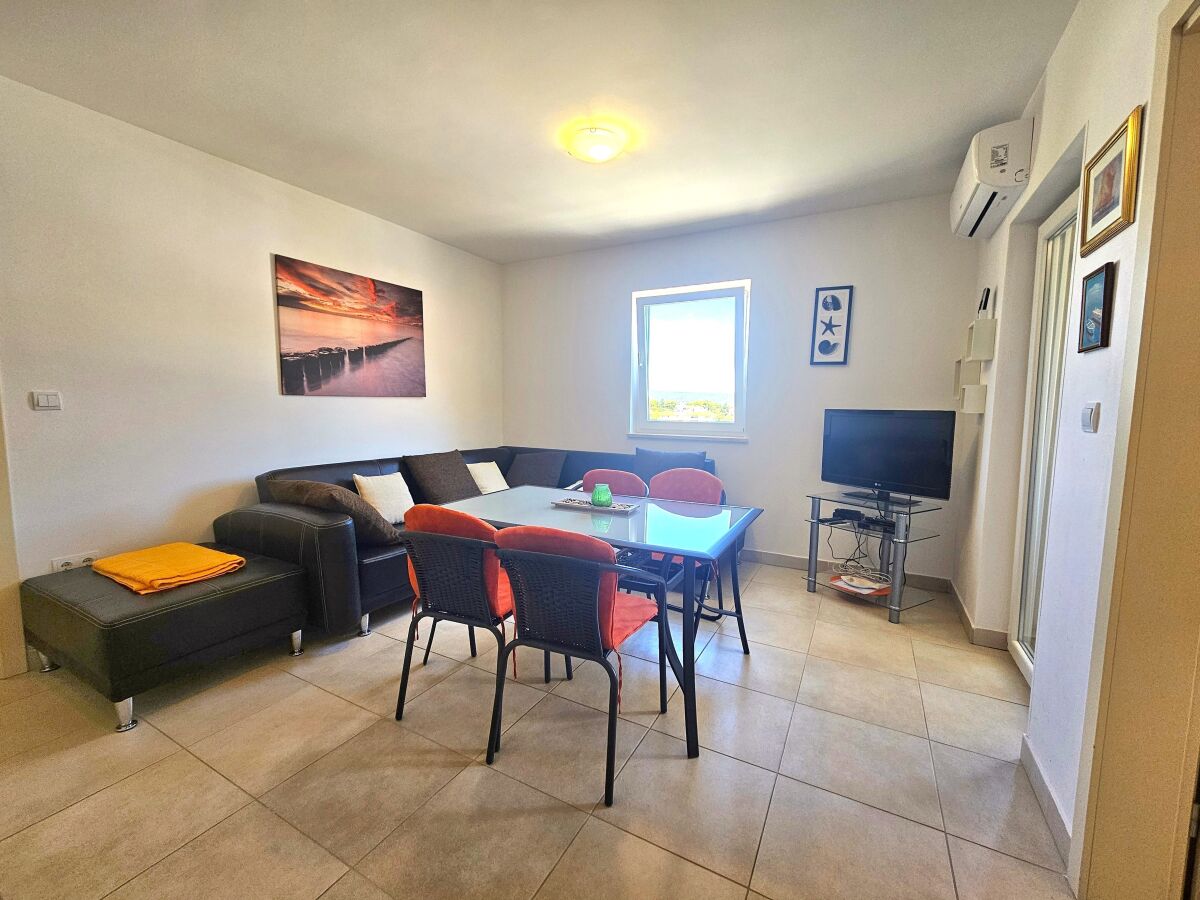 Apartment Two bedroom apartment with balcony and sea view Punat, Krk A-23621-a - Outdoor photo 4