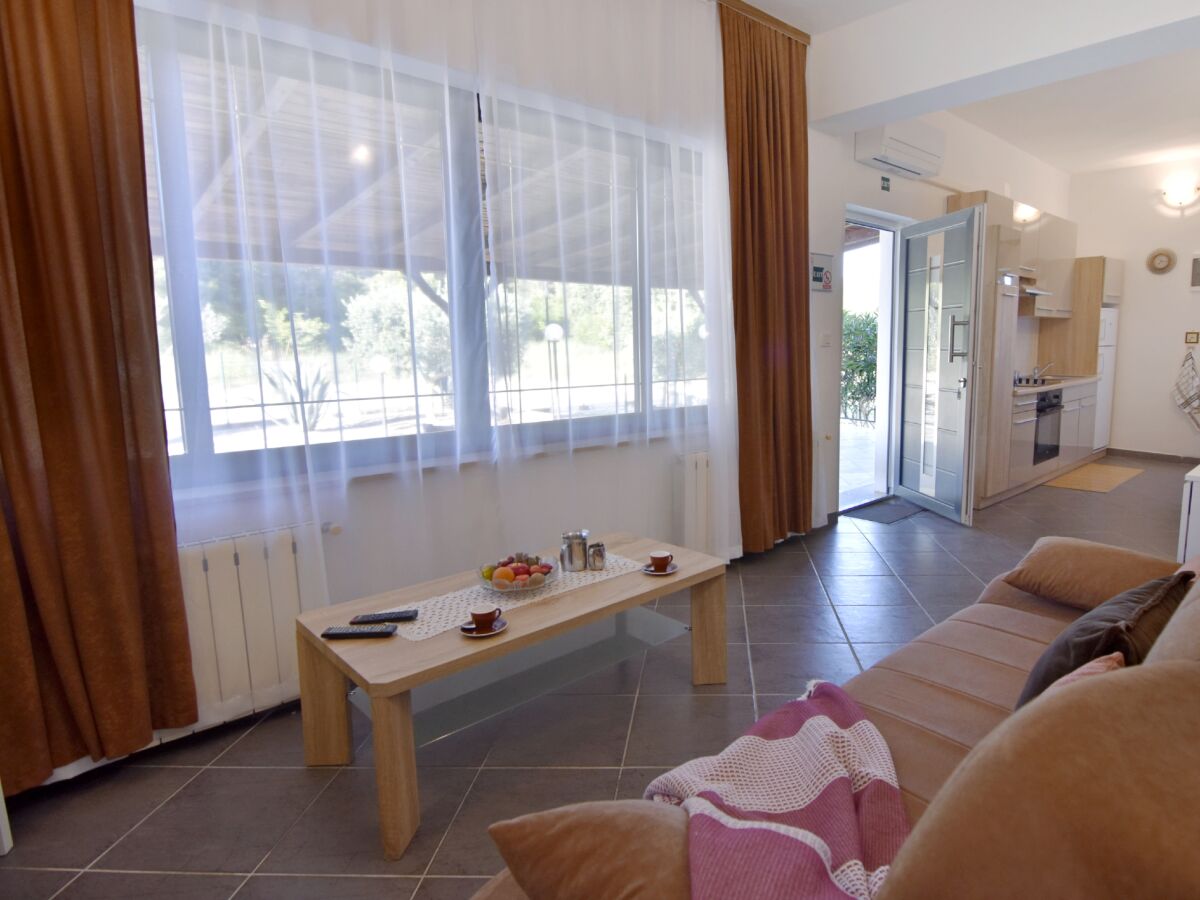 Apartment Two bedroom apartment with terrace Grupija, Umag A-23568-a