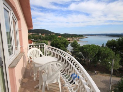 Apartment Four-bedroom apartment near beach Kraj, Pašman A-334-f in Tkon - Apartment