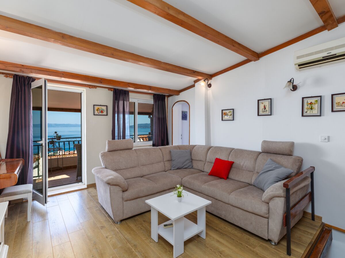 Holiday house Three bedroom house with terrace and sea view Makarska K-23571
