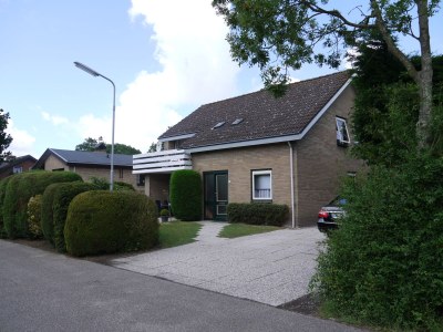 Holiday apartment Irislaan 33 - upper apartment in a two-family house in JH Oostkapelle - Holiday apartment
