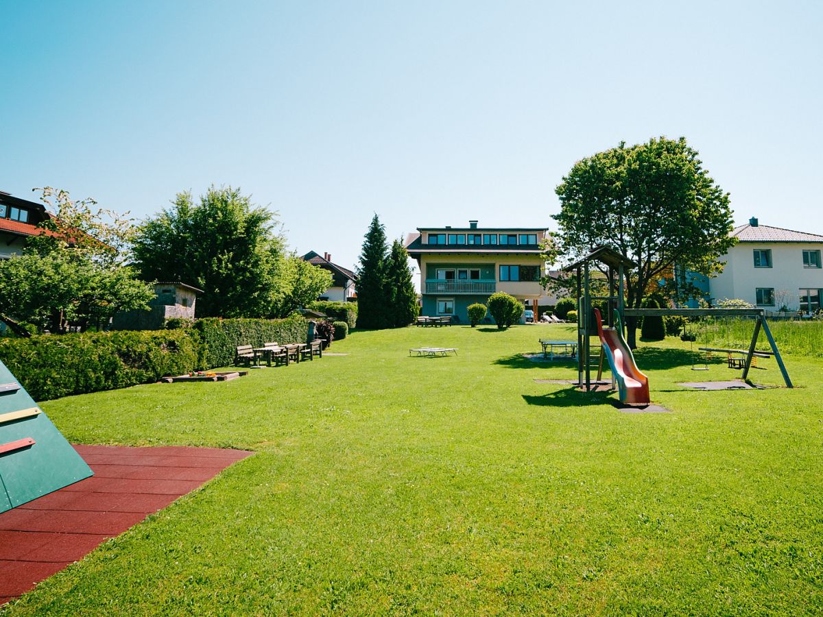 Holiday apartment Sonnenblume - am Faaker See, Villa Karglhof - Outdoor photo 3