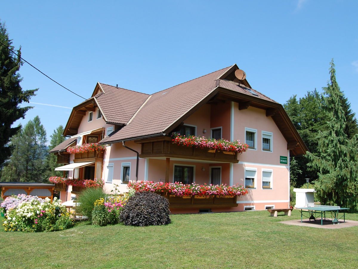 Holiday apartment "Mittel" in House Petritz