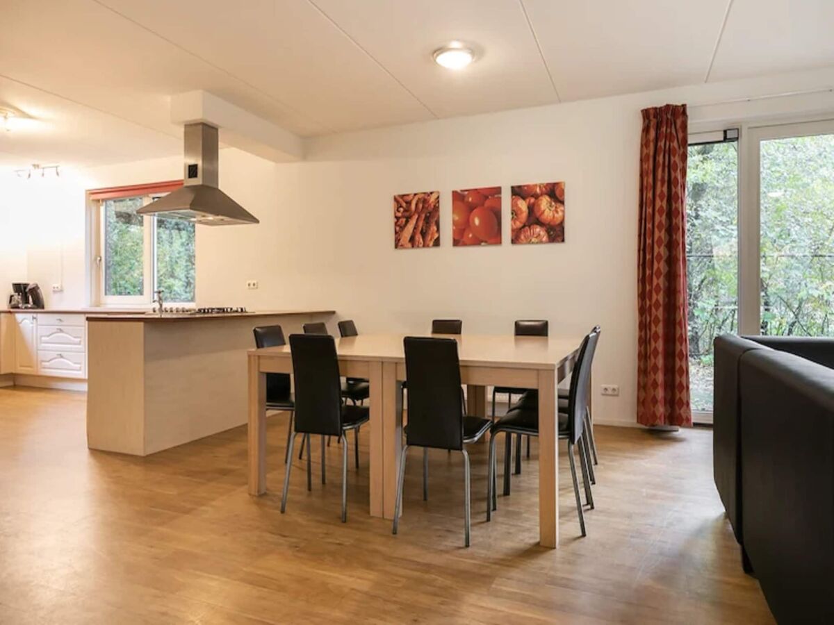 Holiday park Geräumiger Rückzugsort im Wald mit Sauna - Features photo 5