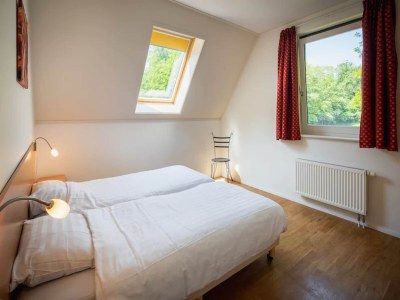 Holiday park Geräumiger Rückzugsort im Wald mit Sauna - Features photo 6