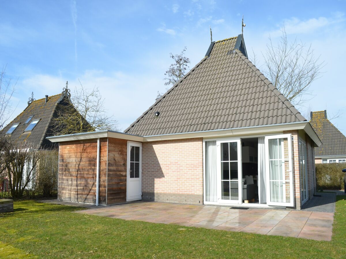 Holiday park Bungalow am Wasser mit privatem Steg
