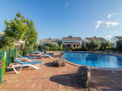 Holiday house Family-Friendly Stay with Pool Access - Outdoor photo 3