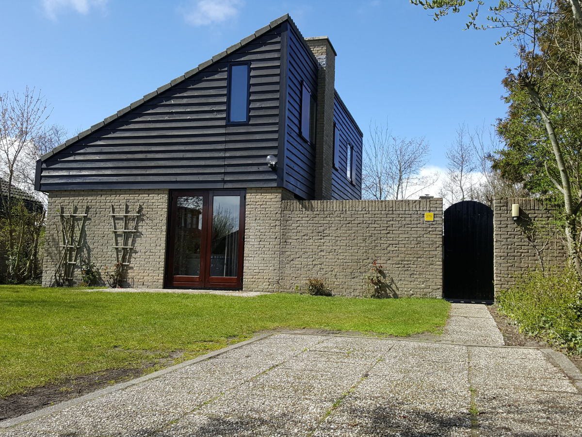Bungalow Luxury bungalow on Texel