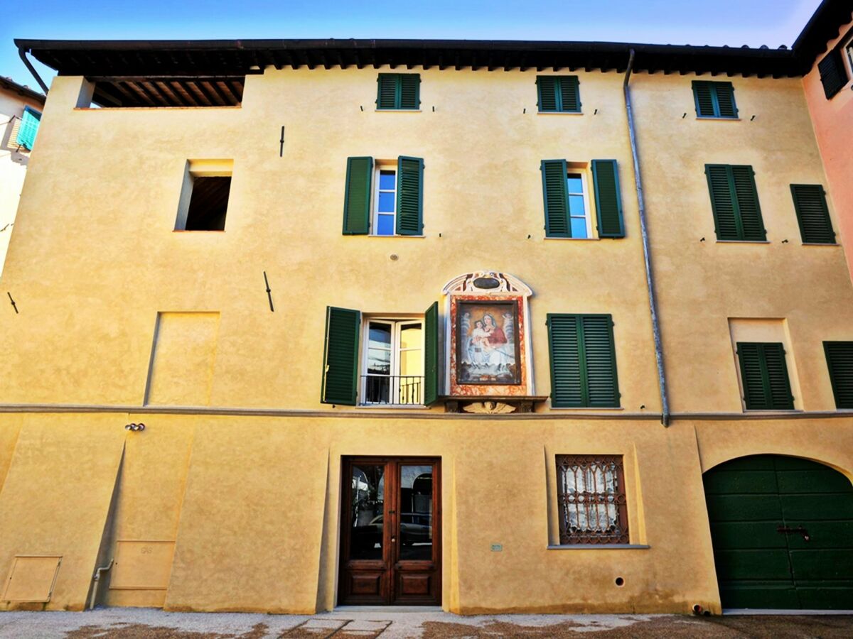 Cottage Apartment in Lucca near Amphitheater Square