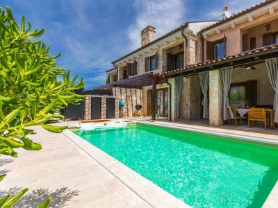 Holiday house Holiday house SEASCAPE II with heated pool near the sea in Malinska - Holiday house