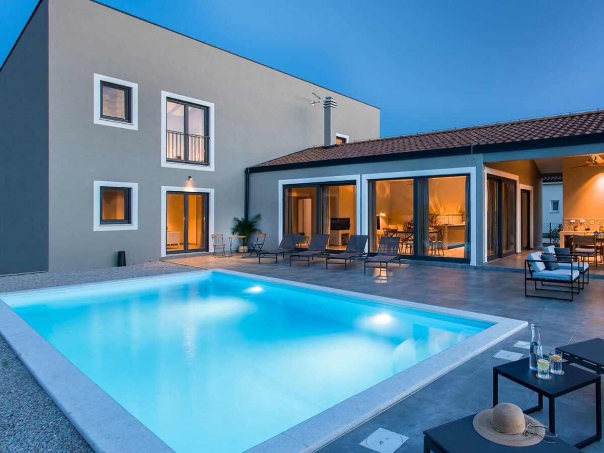 Villa Villa & Garden - Luxury villa with swimming pool