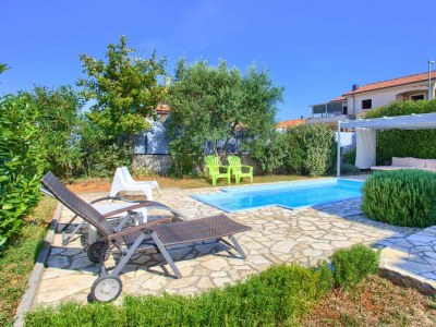 Holiday house Holiday house NIKA with pool and jacuzzi in Linardići - Holiday house