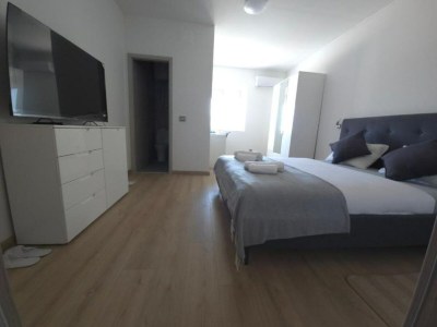 Apartment Rooms Burnum - Double Room 4 - Features photo 12
