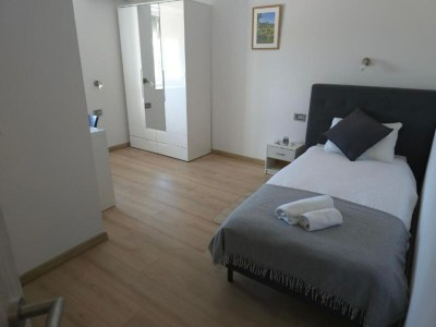 Apartment Rooms Burnum - Twin Room 7 - Features photo 7