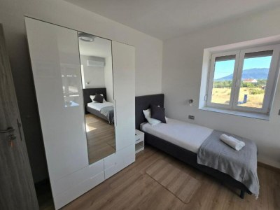 Apartment Rooms Burnum - Twin Room 7 - Features photo 11