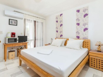 Apartment Apartments Manda - Double Room With Terrace (A6) - Features photo 11