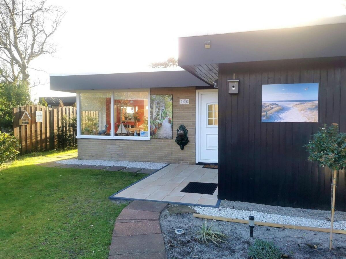 Holiday house Einladender Bungalow mit privatem Garten
