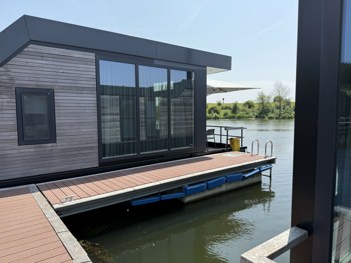 House boat Maasterp - Woonboot 14 - Outdoor photo 2