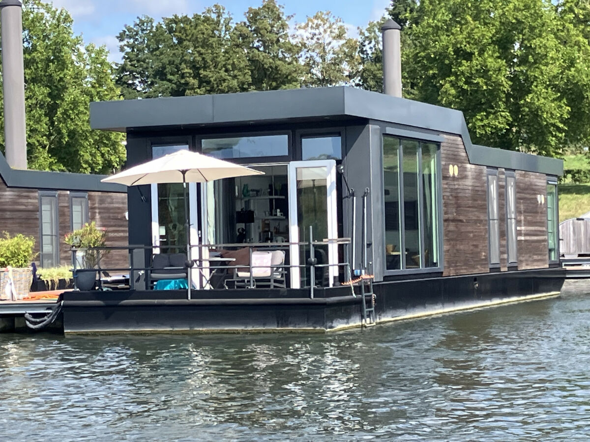 House boat Maasterp - Woonboot 16