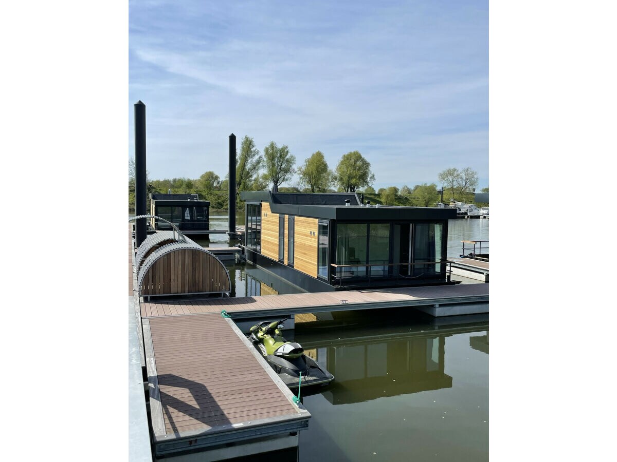 House boat Maasterp - Woonboot 2