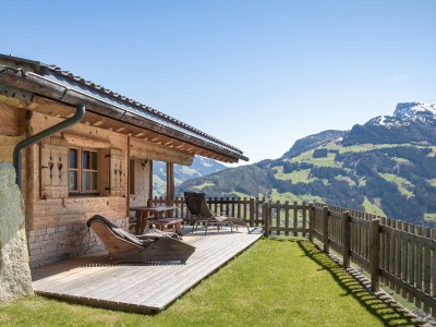 Chalet Wellness Chalet BergschlÃ¶ssl in Hippach - Chalet