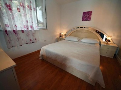 Apartment Apartments Mihovilovi - One Bedroom Apartment with Terrace and Pool view - Features photo 3