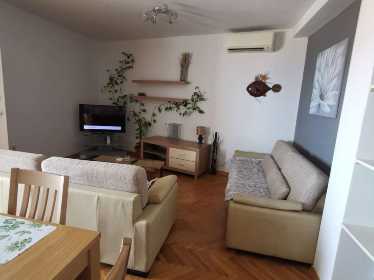 Apartment Three Bedroom Apartment with Terrace and Sea View - Features photo 2