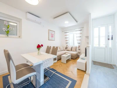 Apartment Apartments Lucija - Two Bedroom Apartment with Balcony and Sea View - Features photo 7