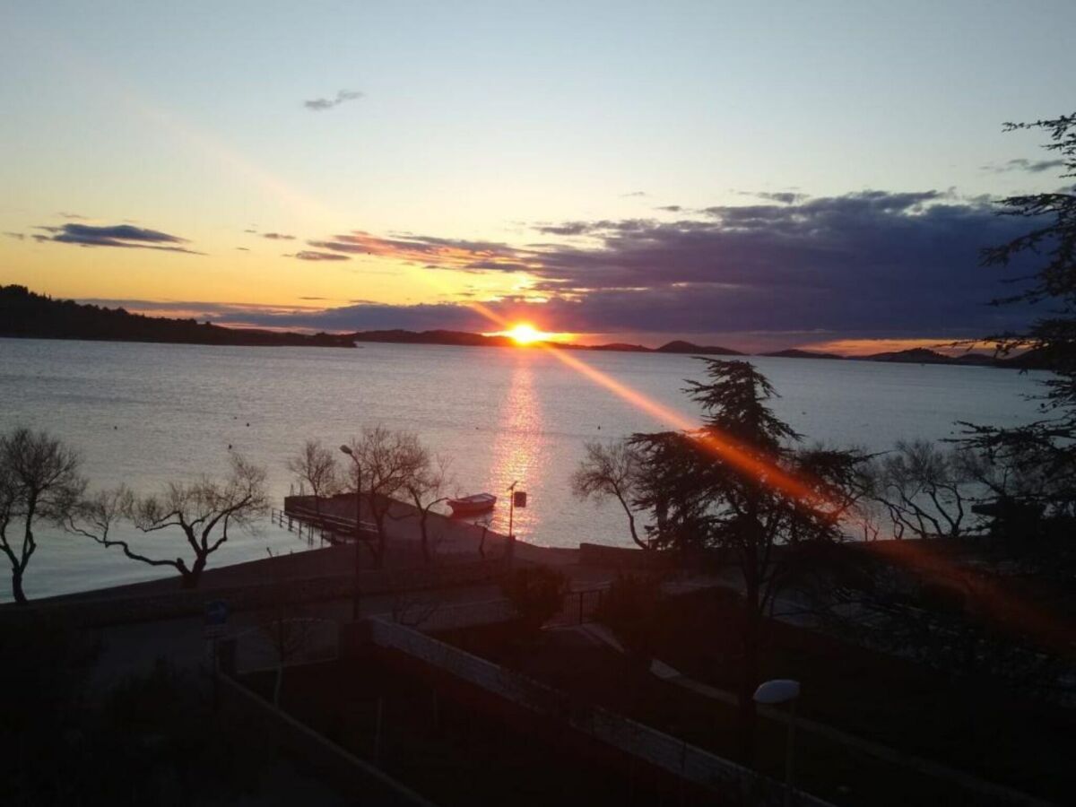 Apartment Modern Beachfront Apartments near Šibenik - Classic  Studio Apartment with Balcony and Sea View - Outdoor photo 4