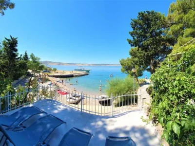 Holiday house Beach House - 2m from beach - Three Bedroom House - Outdoor photo 6