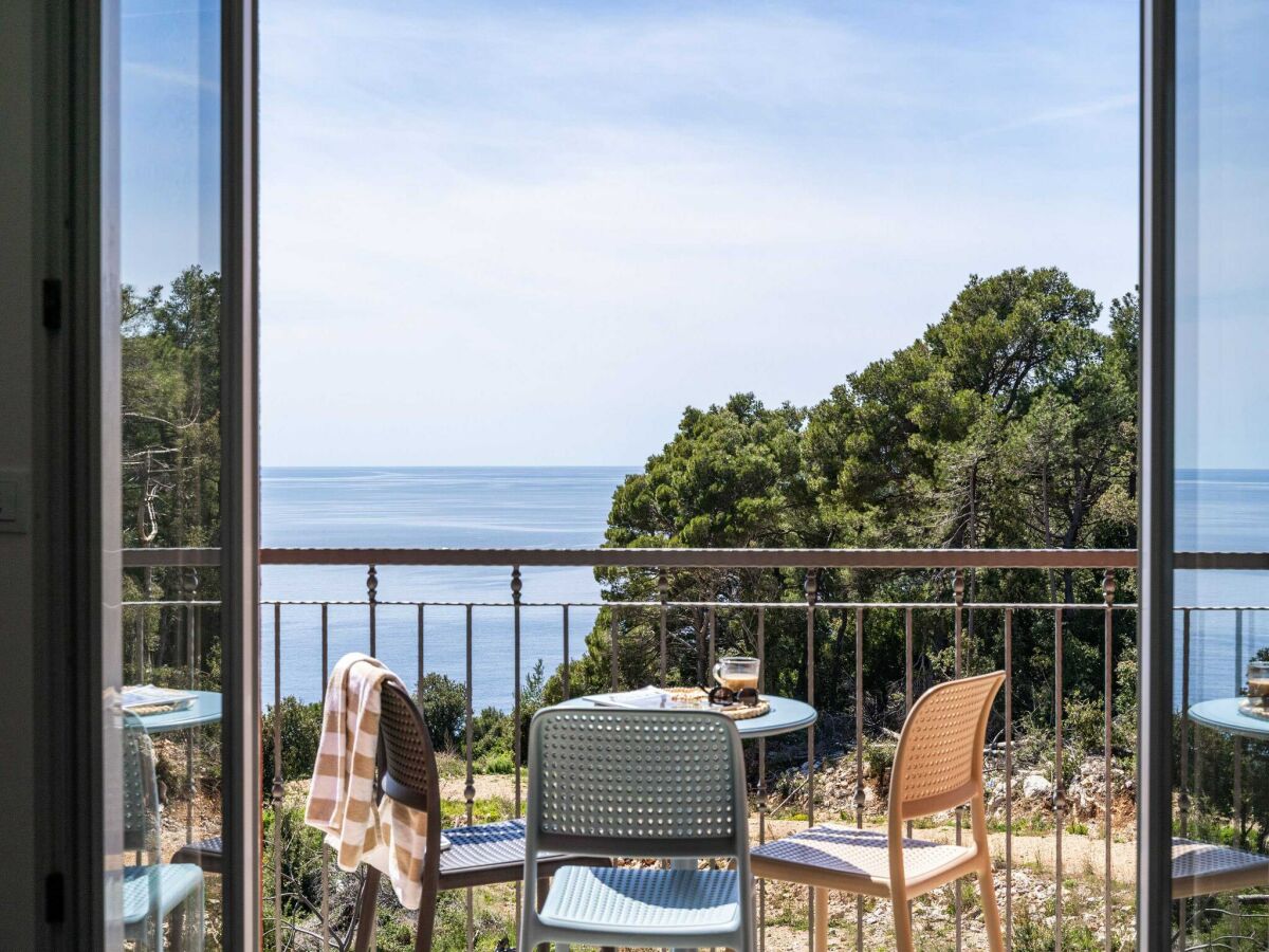 Apartment Apartments Villa Lukas - ''No.12'' Gallery Two Bedroom Apartment with Balcony and Sea View - Outdoor photo 2