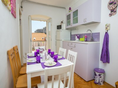 Apartment Guest House Gugily- Triple Room with Shared Bathroom and City View - Features photo 9