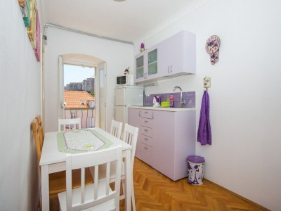 Apartment Guest House Gugily- Double Room with Shared Bathroom - Features photo 11