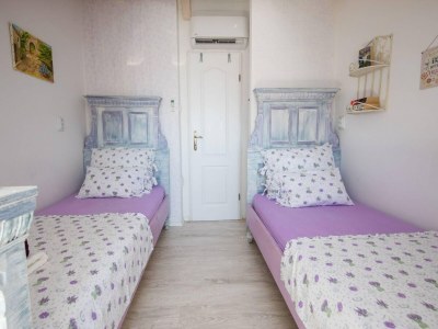Apartment Guest House Gugily - Three Bedroom Apartment with City and Sea View - Features photo 10