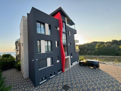 Apartment Three-Bedroom Penthouse with Infinity Pool (The Skyview Penthouse) - S4 in Kozino - Apartment