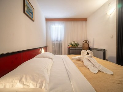 Apartment Hotel Issa - Double Room Sea View 2 - Features photo 26