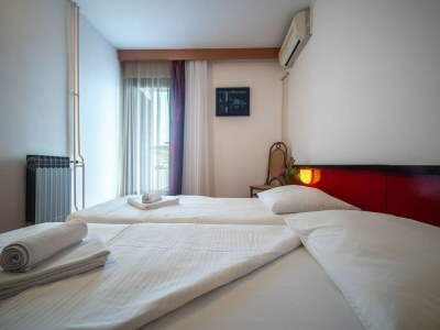 Apartment Hotel Issa - Double Room Sea View 2 - Features photo 30