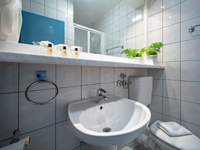 Apartment Hotel Issa - Double Room Sea View 3 - Features photo 36
