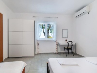 Apartment Three Bedroom Apartment with Terrace - Features photo 7