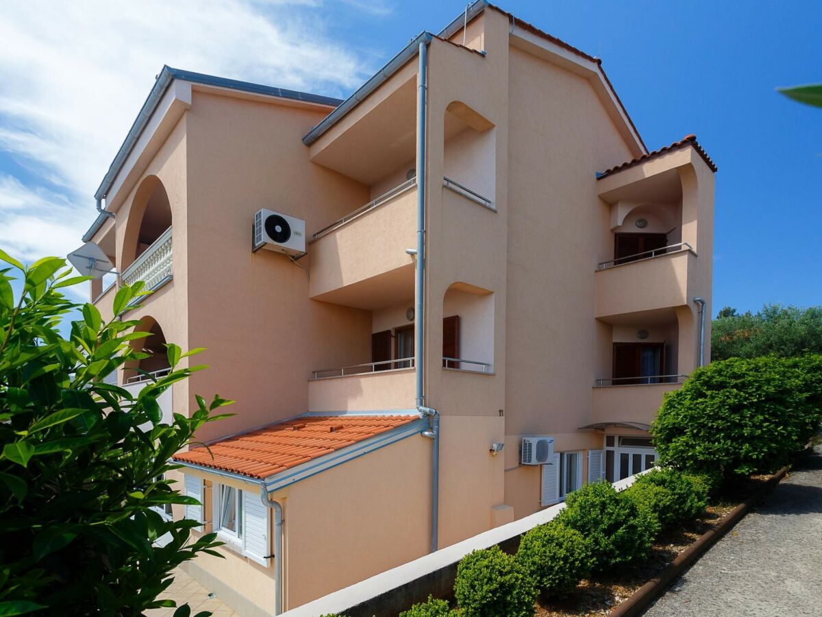 Apartment Comfortable and Sunny Krk Apartment - One Bedroom Apartment with Terrace