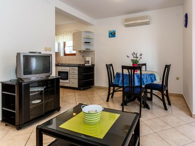 Apartment Comfortable and Sunny Krk Apartment - One Bedroom Apartment with Terrace - Features photo 8
