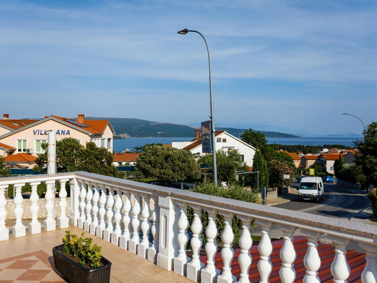 Apartment Sunny and Sleek Krk Rooms with Balcony - Standard Double Room with